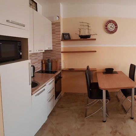 Apartment Sea Space 2 Добра вода Екстериор снимка