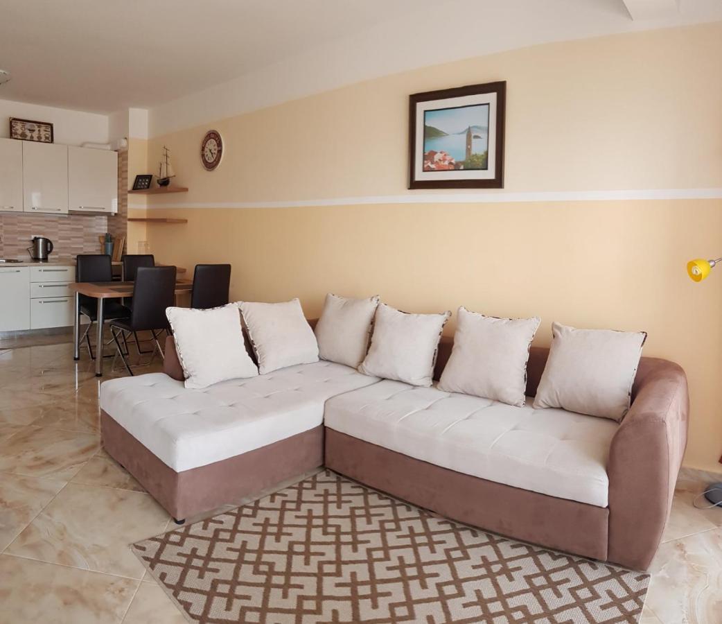 Apartment Sea Space 2 Добра вода Екстериор снимка