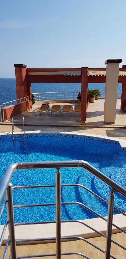 Apartment Sea Space 2 Добра вода Екстериор снимка