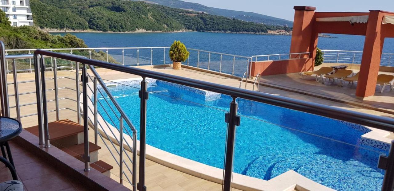 Apartment Sea Space 2 Добра вода Екстериор снимка