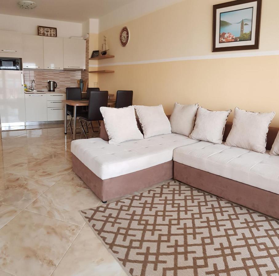 Apartment Sea Space 2 Добра вода Екстериор снимка