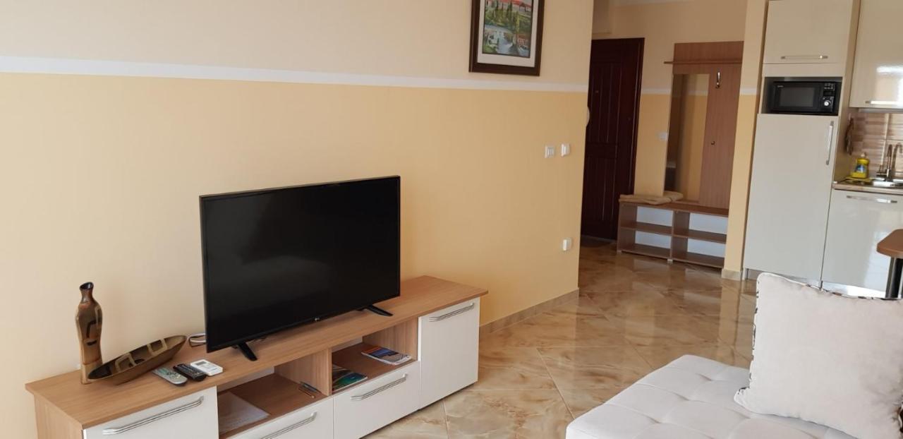 Apartment Sea Space 2 Добра вода Екстериор снимка