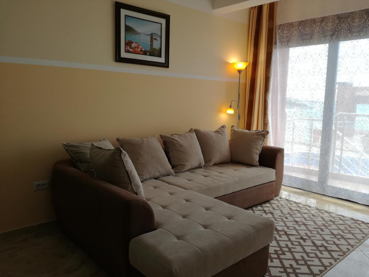 Apartment Sea Space 2 Добра вода Екстериор снимка