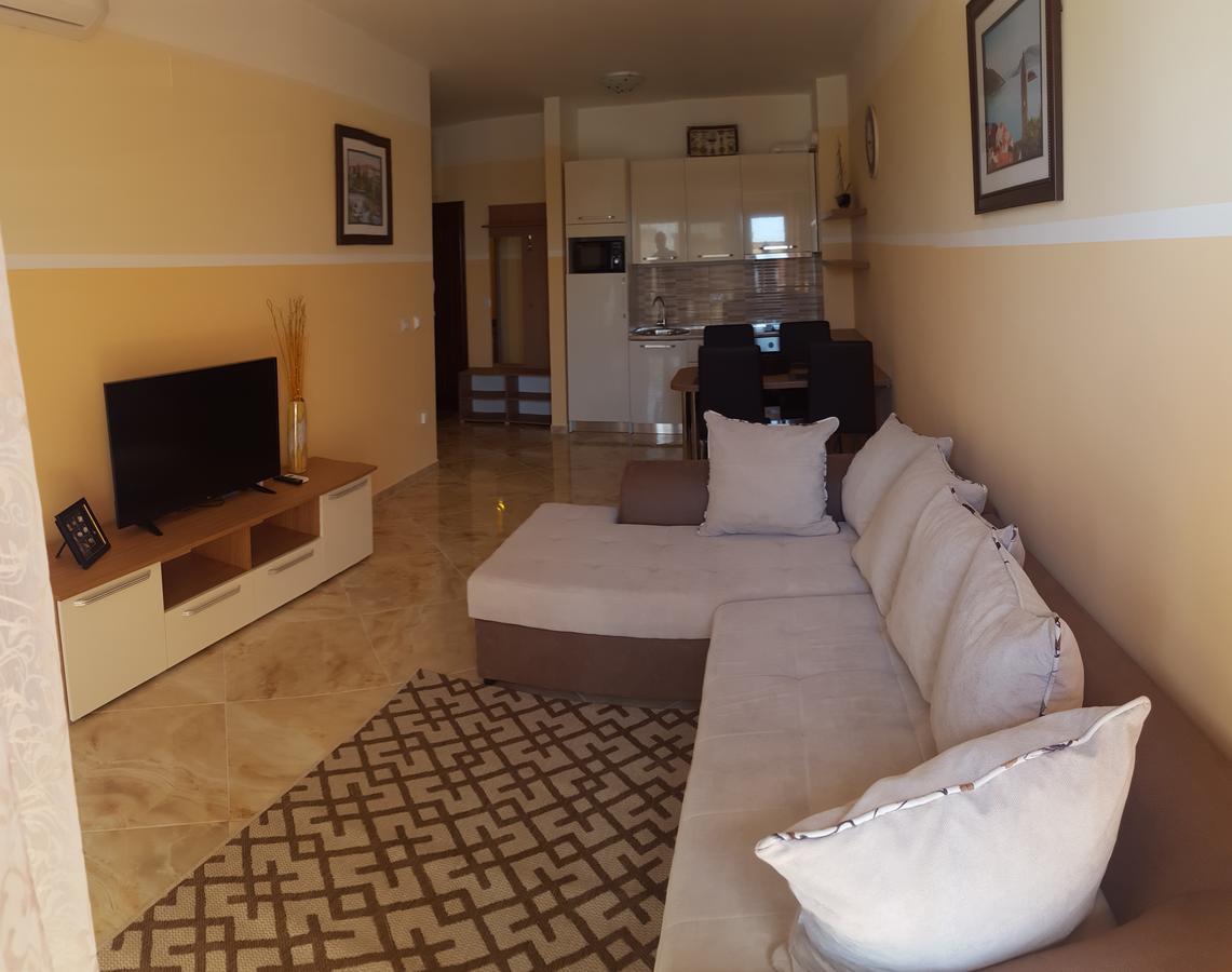 Apartment Sea Space 2 Добра вода Екстериор снимка