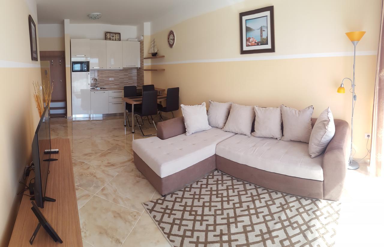 Apartment Sea Space 2 Добра вода Екстериор снимка