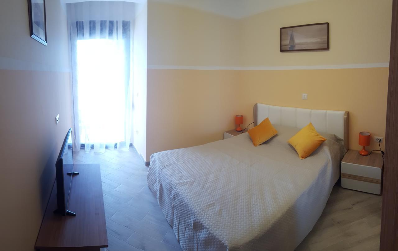 Apartment Sea Space 2 Добра вода Екстериор снимка