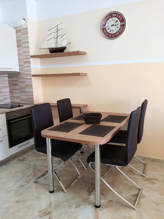 Apartment Sea Space 2 Добра вода Екстериор снимка