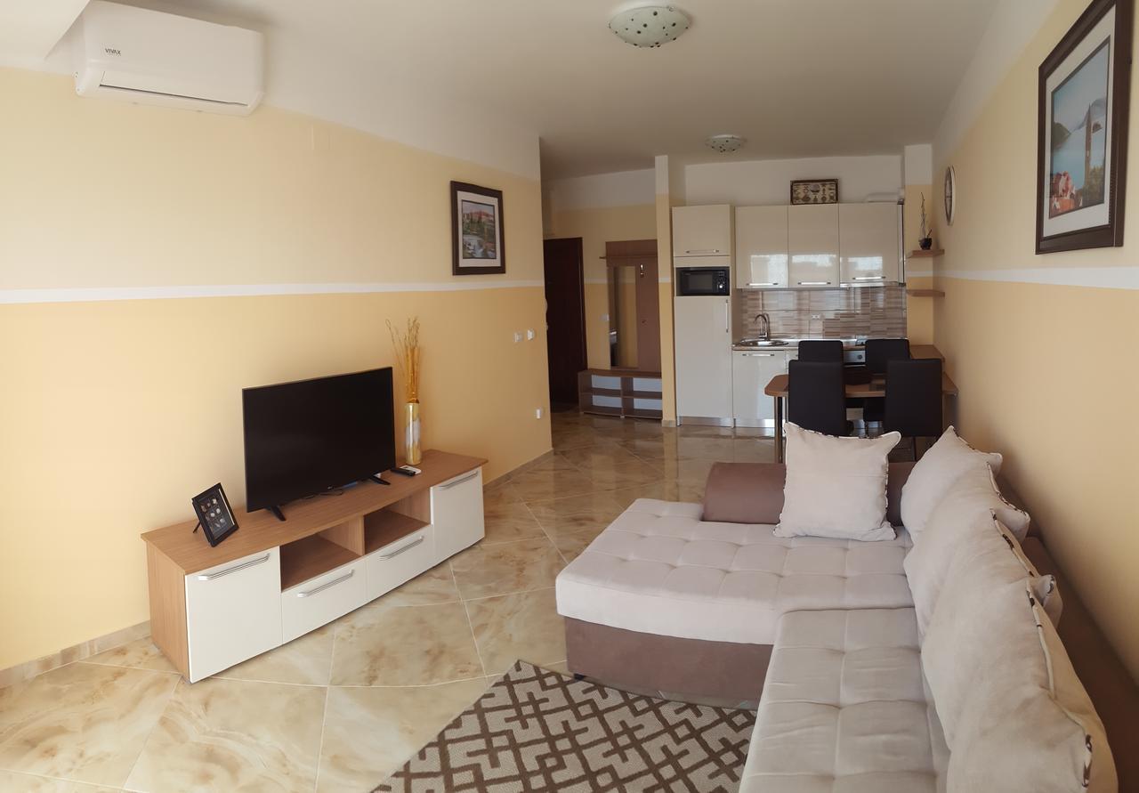 Apartment Sea Space 2 Добра вода Екстериор снимка