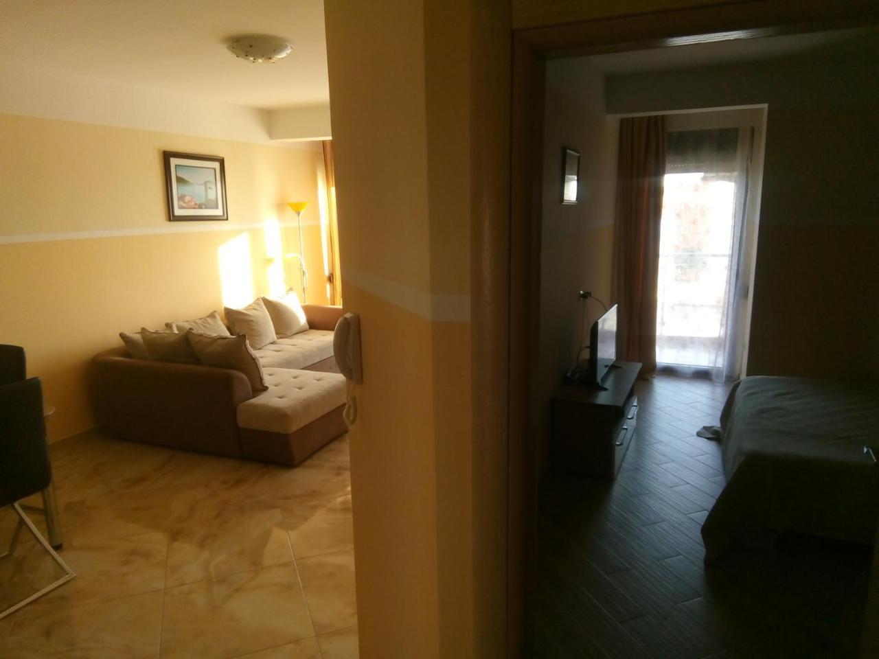 Apartment Sea Space 2 Добра вода Екстериор снимка
