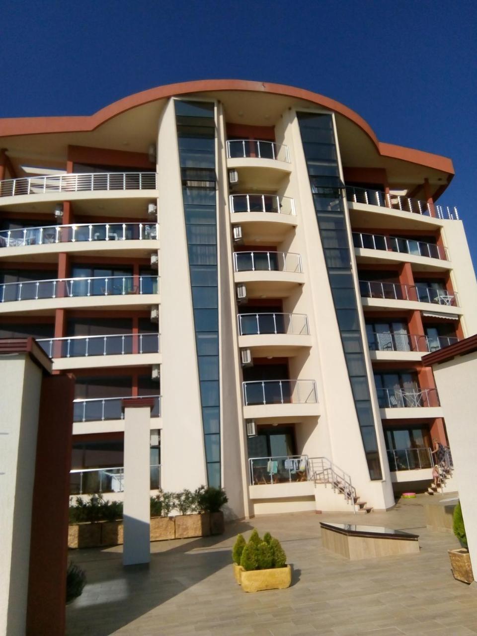 Apartment Sea Space 2 Добра вода Екстериор снимка